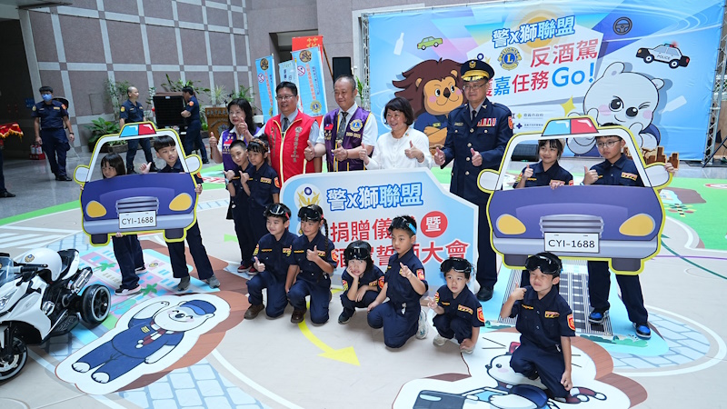 與「小萌警」共同宣導安全駕駛 「模擬酒醉眼鏡」體驗式教材強化防酒駕意識