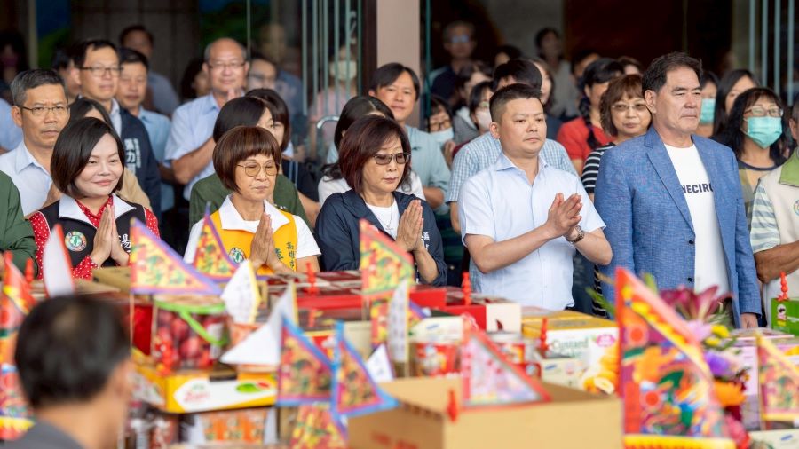 議會中元普渡 康議長祈願城市揮別風雨 好運連連