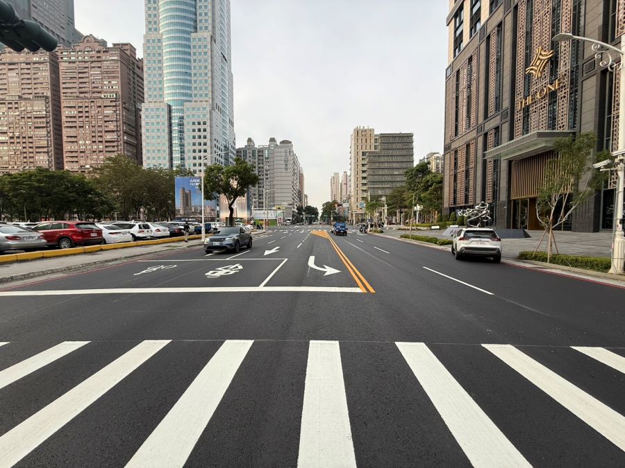 中華五路、成功二路翻新增設左轉道 亞灣區通行更便捷