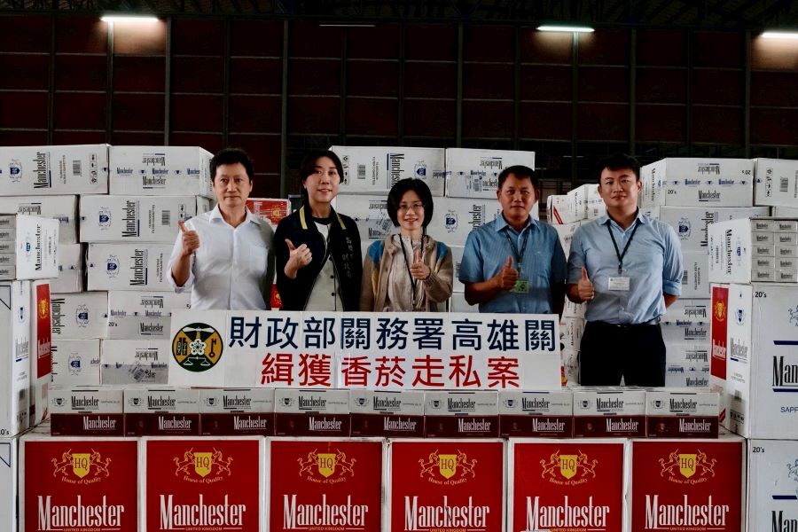 高雄關再傳捷報！緝獲轉口櫃匿藏香菸2,100箱