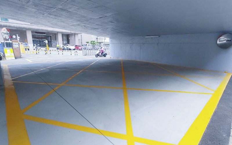 竹北中正東路橋下停車場提前完工開放　        颱風前優化交通動線、增停車量能