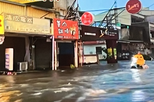 台南2日市區豪雨淹水紅線可臨停3天