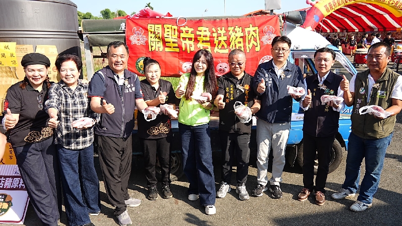 讓每一戶中低收入戶家庭 吃到最新鮮的豬肉 嘉義大林聖賢宮關聖帝君贈送鮮豬肉180戶中低收入戶歡度過寒冬