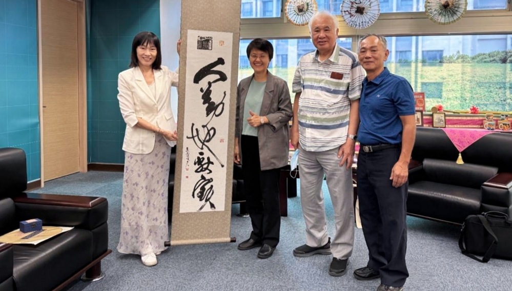 筆墨菊香共織人文篇章  　吳淑娟「筆墨寫1895 菊香憶乙未」銅鑼開展