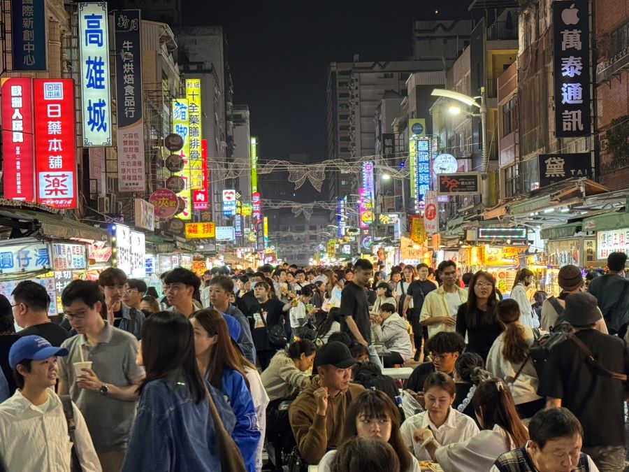 六合夜市人潮爆發　攤商讚演唱會帶動業績翻倍　感謝市府打造觀光商機