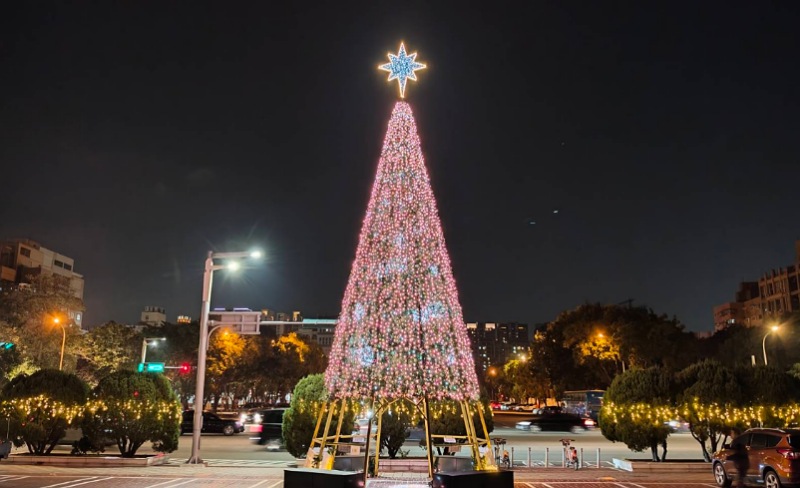 竹縣13.5公尺高聖誕樹12/13點燈      可走進聖誕樹內還能抽iPhone 17 