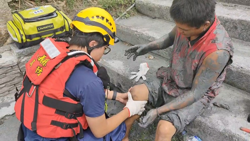 嘉基急診醫師黃漢群與特搜隊並肩生死救援 奔赴花蓮堰塞湖災區