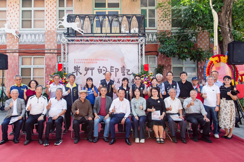 朱艸的印記-施永華書法家用誠意真摯書寫台灣話,鹿草墨香傳情