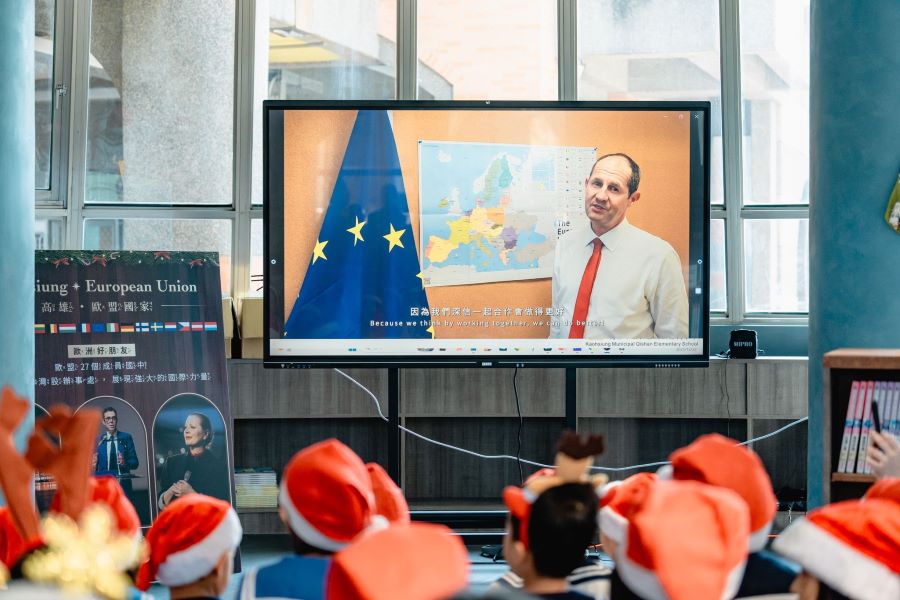 台歐友好迎聖誕！陳其邁、歐盟代表谷力哲拍片祝福　 台歐交流走進高雄校園 中央公園「歐風視窗」藏巧思