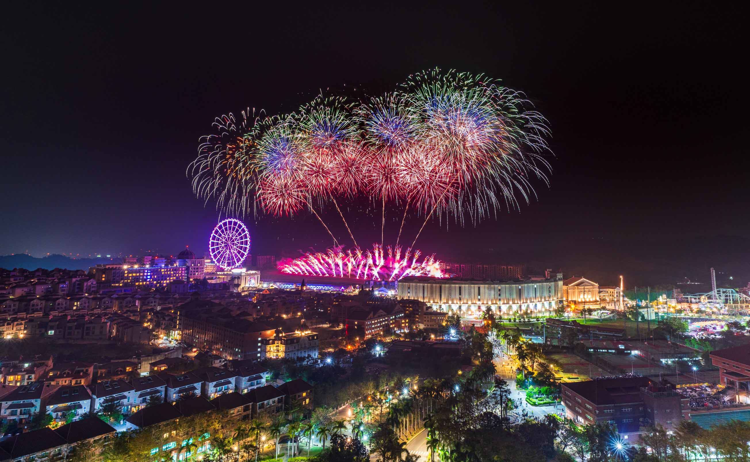 喜迎2026，義大跨年專案10/1火熱上線！ 住房最低萬元有找，煙火房手刀限量搶購！