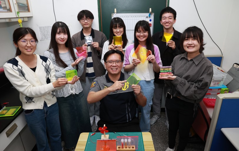 窗戶也能發電？高雄大學助理教授陳泓政把光「轉個彎」 讓透明建材成為新一代太陽能系統
