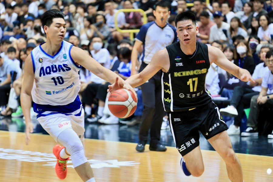 TPBL 2025-2026賽季例行賽 高雄全家海神主場開幕戰 1號神隊友陳其邁到場應援支持在地球隊