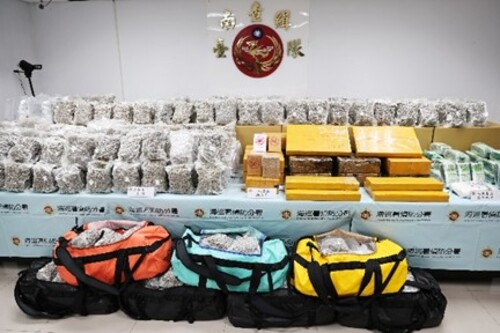 台南海巡海上查獲市價15億元各式毒品
