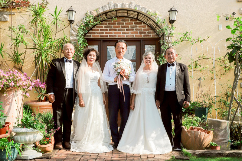 嘉義東石蔦松社區辦圓夢婚紗日,長輩重溫人生重要時刻