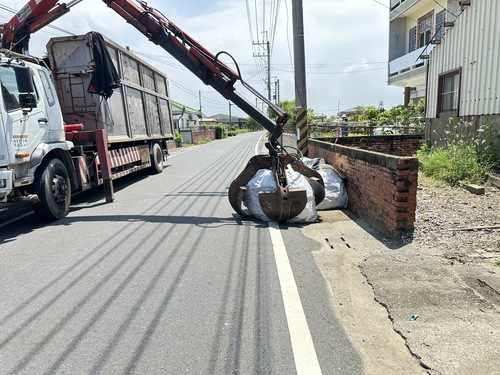 台南風災清逾1270噸石綿瓦