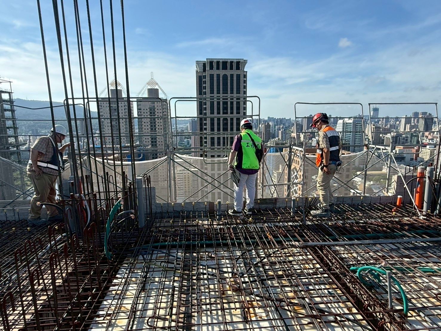 慎防強烈颱風巴威來襲 高市工務局超前部署 社區工地同步防颱防汛