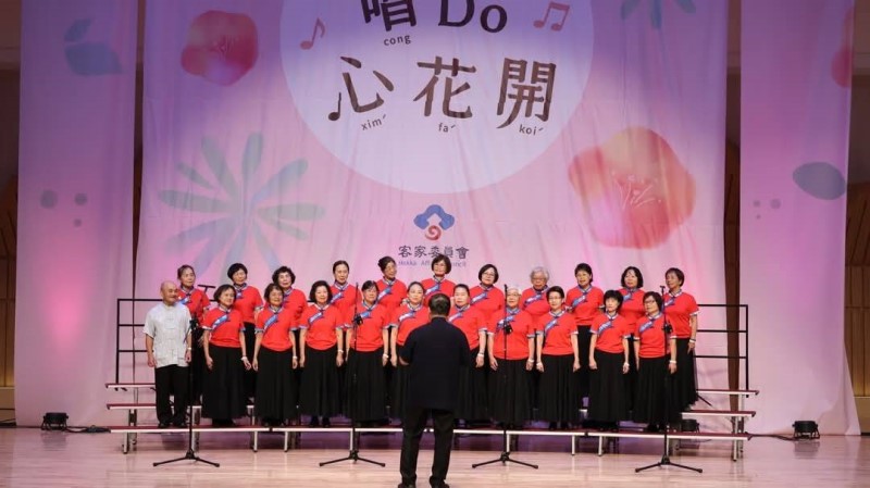 客家歌謠東區隊伍煞猛打拚  青銀飆唱恁精彩