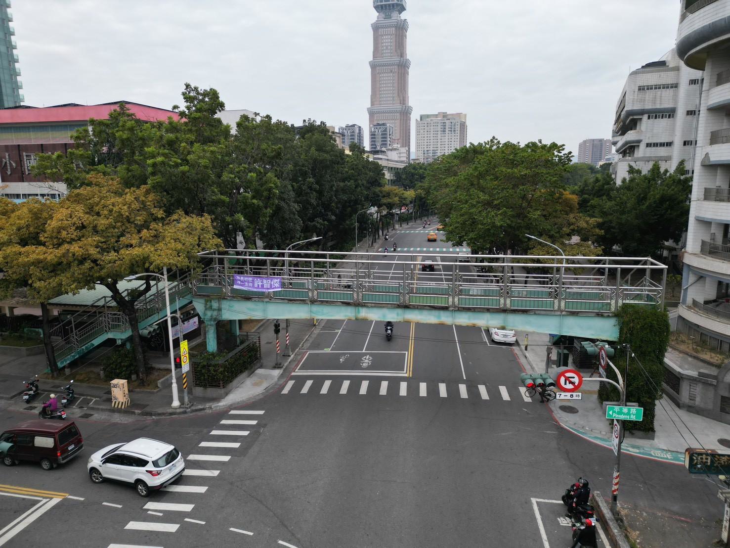 民族國小天橋功成身退 拆除工程提前完成 接力打造人本友善空間