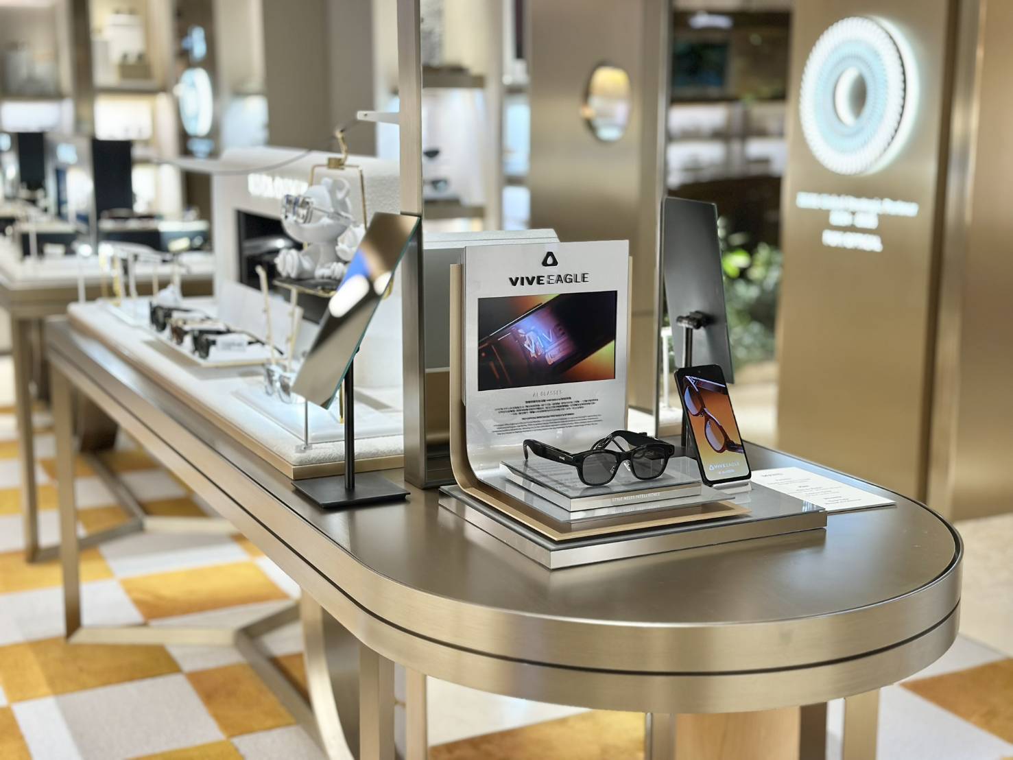 HTC 宣布 VIVE Eagle 今日於香港正式開賣