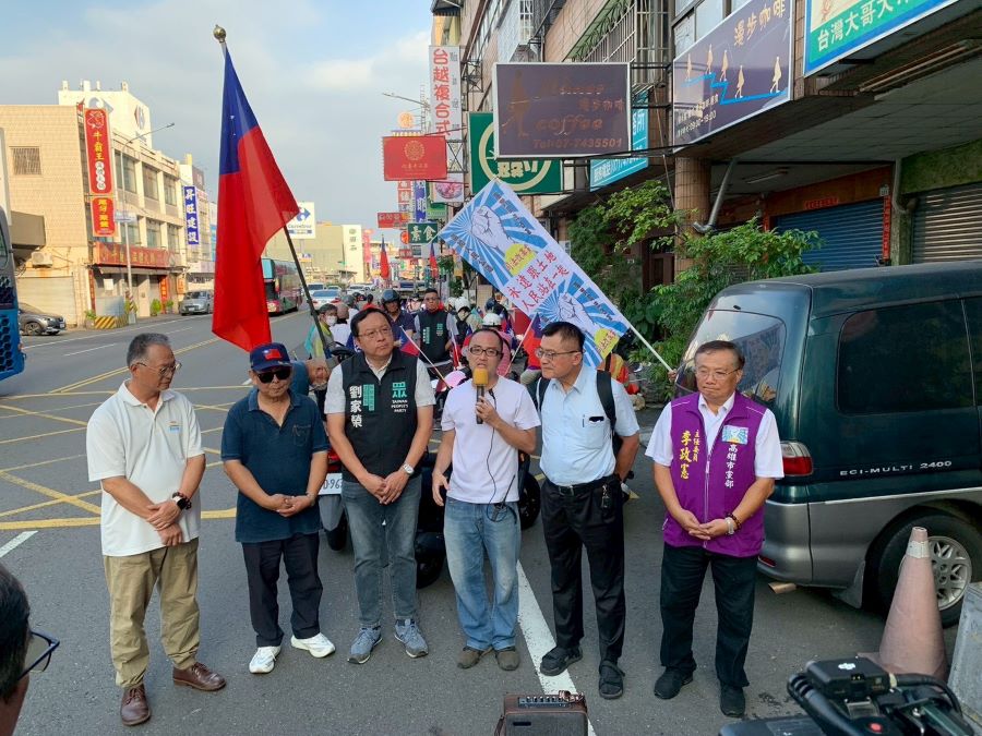 喚醒被遺忘的節日 台灣民眾黨高市黨部車掃慶光復節