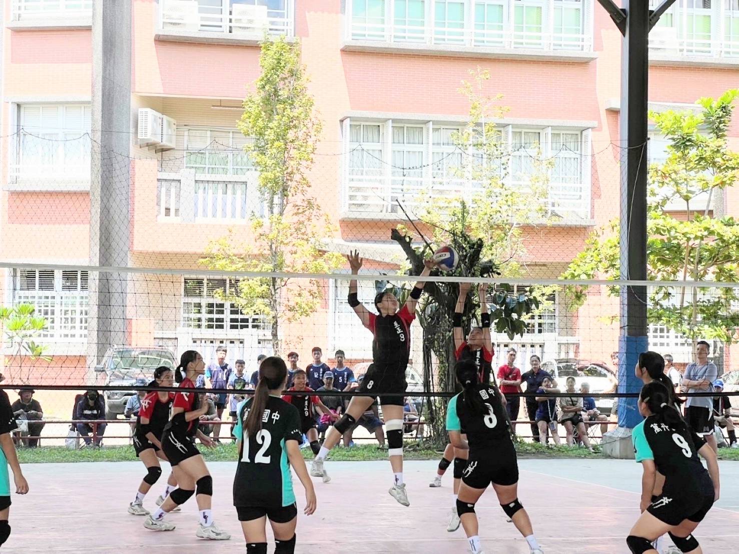 屏東縣縣長盃排球錦標賽 內埔國中排球場開戰