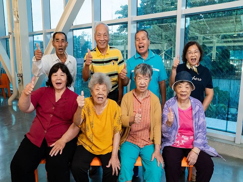 屏東縣長者假牙裝置放寬補助基準