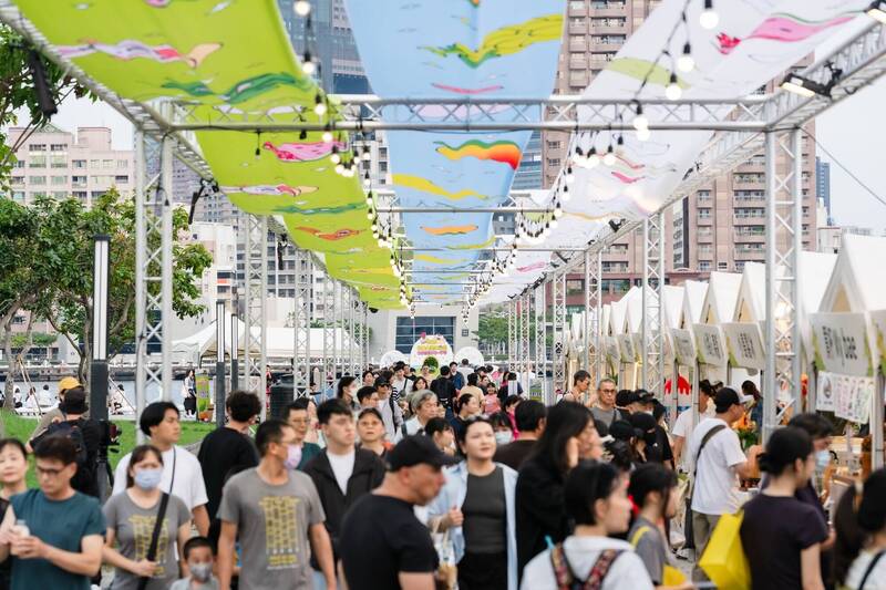 台日大港水果祭首日人氣爆棚 日本城市、滅火器獻唱掀熱潮