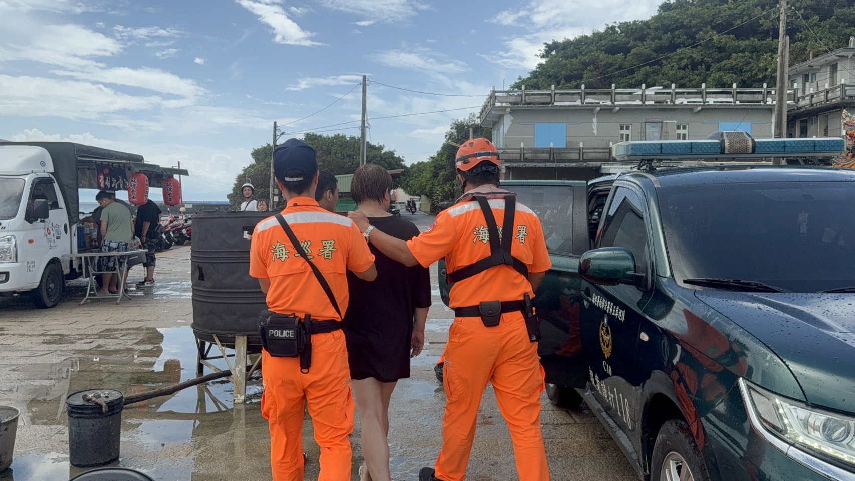 小琉球再傳遊客碰觸海龜　海巡依法嚴查送辦