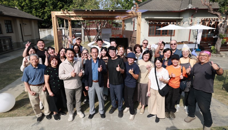 高雄大學中文課師生走入建業新村 以書寫回應地方、以展覽連結文化資產