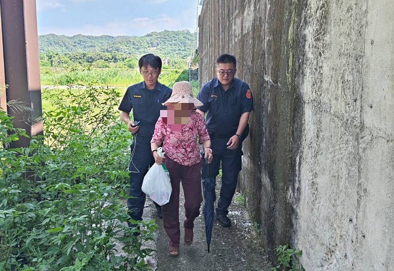 妻賭氣離家失聯！新埔警啟動手機定位 1小時內尋回助夫妻和好