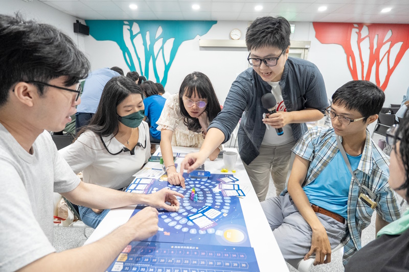 「磁吸」319位青年穩定就業 「看嘉本領學院」成嘉義青年職涯堅實後盾 114年9月前到職者115年1月15日前申請獎勵金