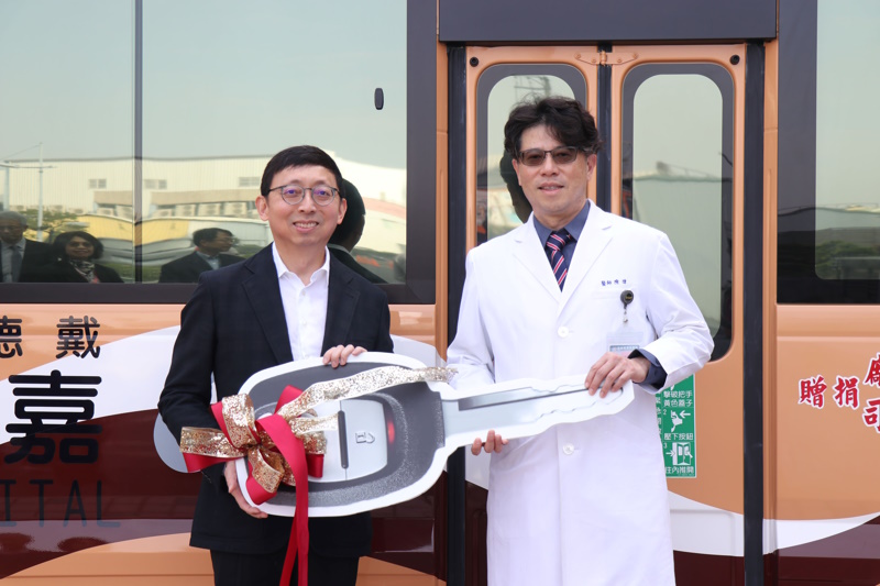暖心回饋鄉里 攜手嘉基守護雲嘉南就醫路 三太造機廠捐贈400萬醫療專車