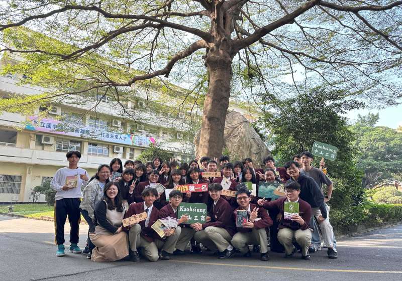 雄女第16屆航向書海閱讀校際賽 高市中山工商普通科8師生奪高中組特優15連霸