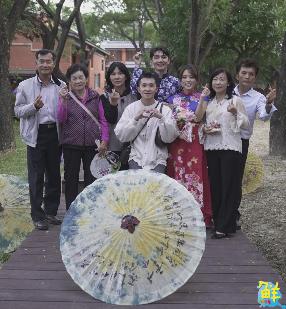 高雄市新客家文化園區化身浪漫綠廊 21對新人共譜幸福婚禮