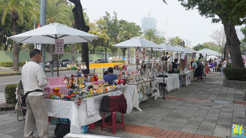 高雄市新客家文化園區化身浪漫綠廊 21對新人共譜幸福婚禮