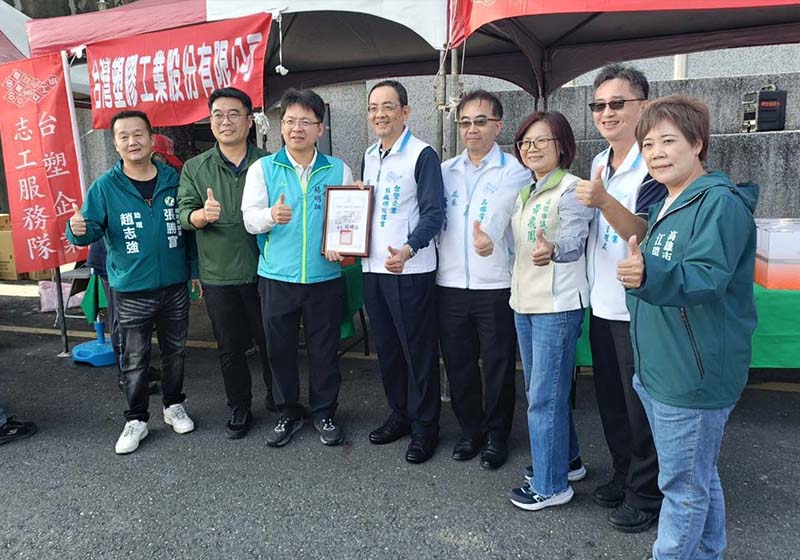 高市大樹區公所賑濟200戶弱勢家庭 台塑企業仁武廠贊助物資、現金紅包、環保袋