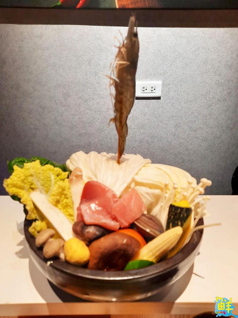 暖春養胃首選！ 左營五星好評人氣火鍋　饌鍋物　活跳跳跑步蝦超吸睛