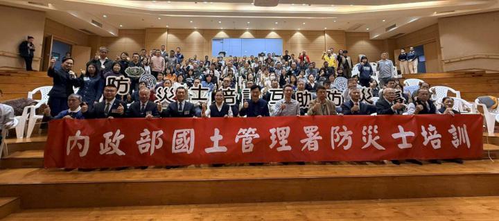 內政部國土署攜手高市工務局公寓大廈防災士南部場 慈濟基金會高雄靜思堂開訓