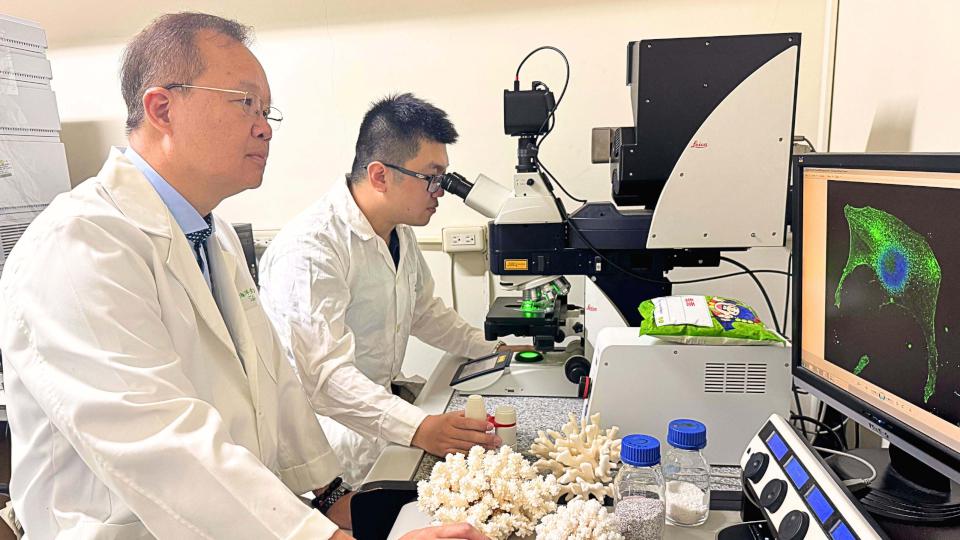 中山大學海科系特聘教授溫志宏等9師生研究鹿角珊瑚耐熱等特性 榮登國際知名期刊
