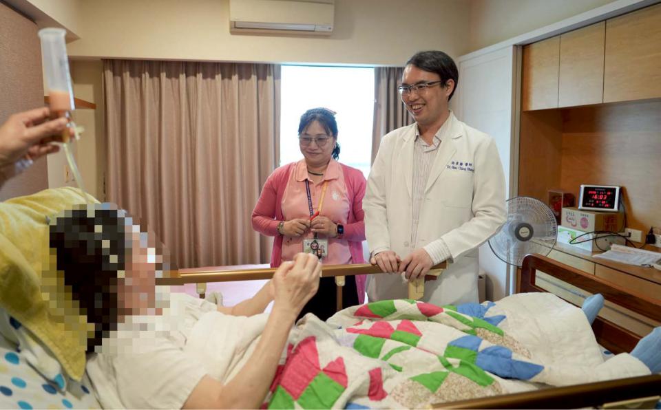 高雄天主教聖功醫院中醫部與居家護理所推中醫到宅針灸 助銀髮族改善生活品質