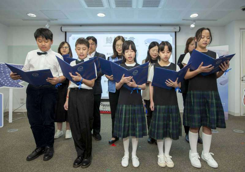 海委會海保署新繪本《海邊的星星巨人》 發表會宣示守護藍色家園與鯨鯊