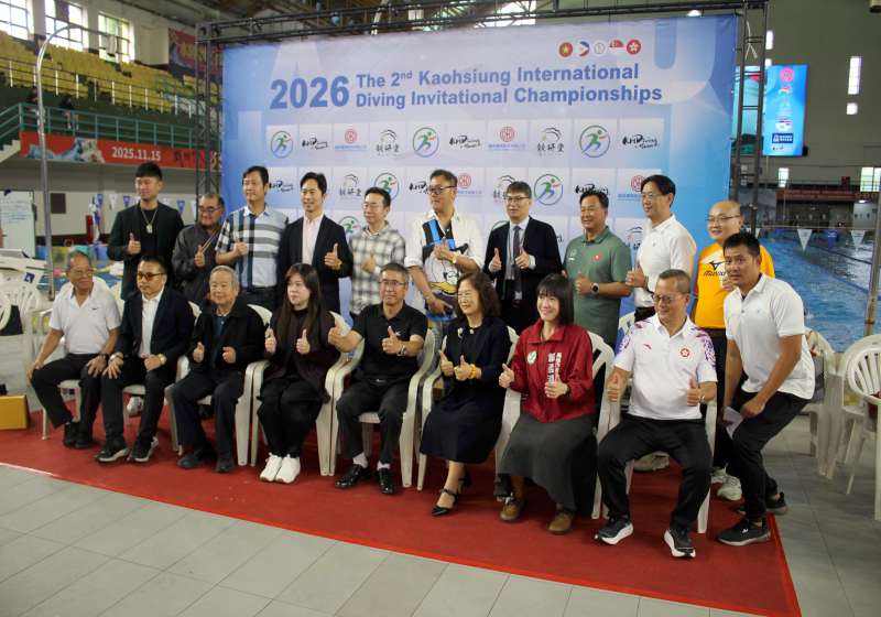 高市健康運發協會第二屆跳水國際邀請賽國際游池競技 8歲國小童等選手示範演出