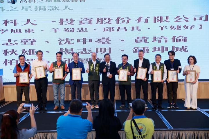 高科大8週年校慶 校友總會攜手高科之星委員會發起勵學計畫募款獎助弱勢學弟妹