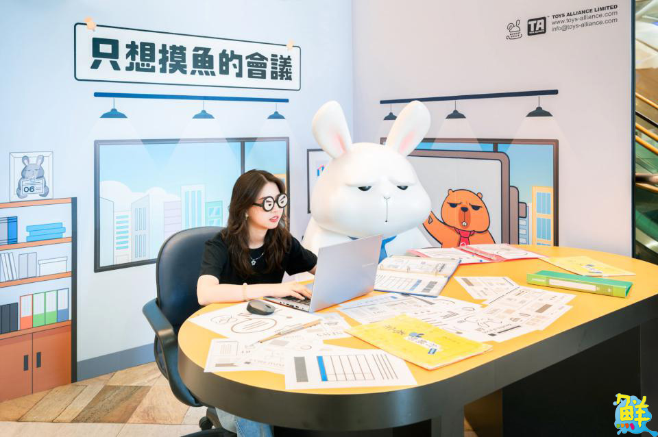 好想偷懶耍廢！「星期一的布魯斯出差中」主題特展於夢時代逗趣登場