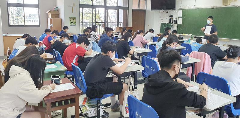 高市教育局偏遠國中小國英數扎根專案工作會 114年新增國際交流納入原民等校