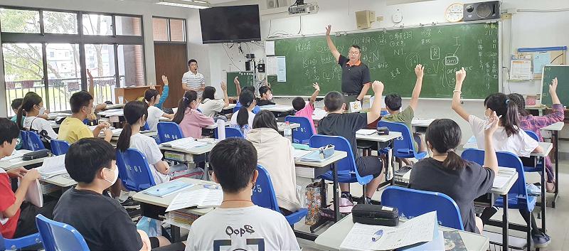 高市教育局偏遠國中小國英數扎根專案工作會 114年新增國際交流納入原民等校