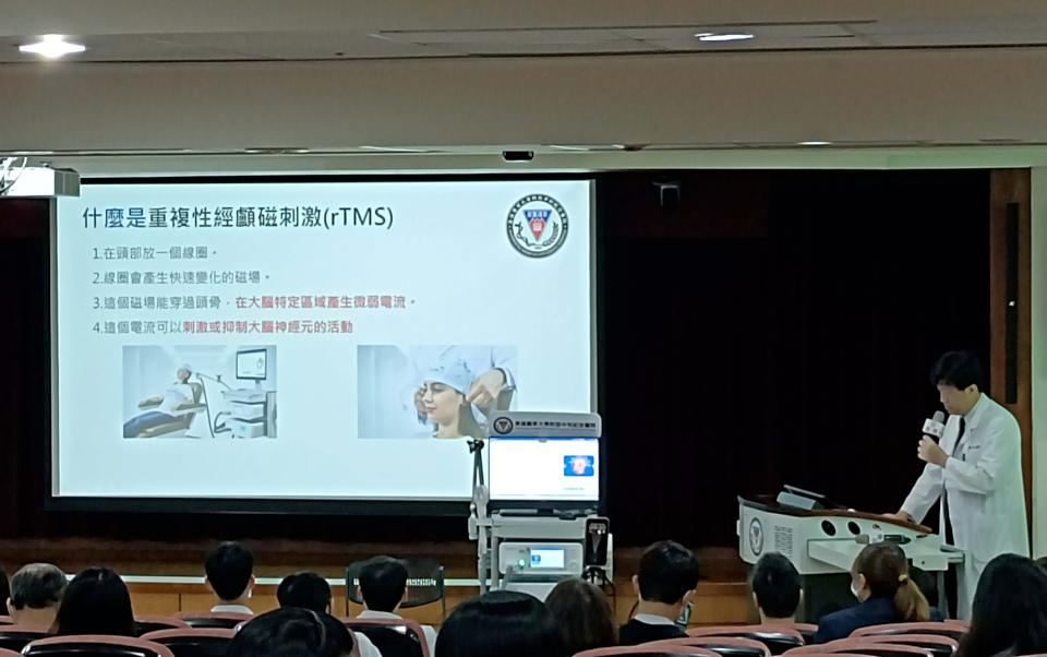 高醫復健部經重複經顱磁刺激結合多職類復健 助神經中樞病變病友喜獲新生