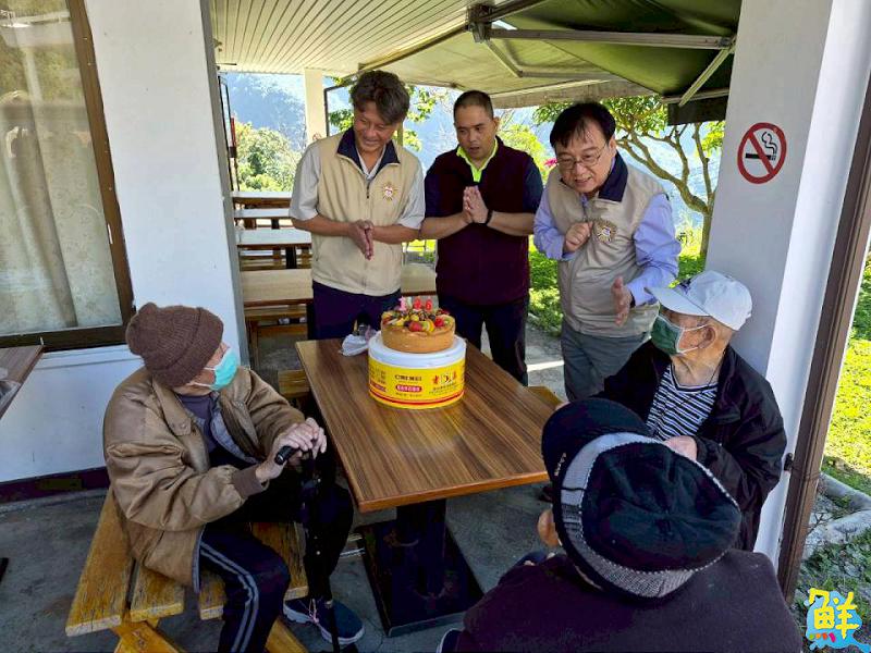服務不分遠近！高雄榮服處前往錫安山為百歲榮民慶生