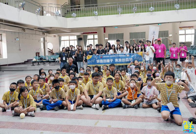 嘉藥誠信營隊走進中營國小 透過闖關與戲劇教孩童誠實信用