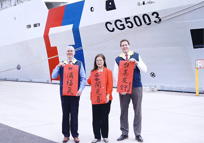 見證海巡署緝毒近1.3 公噸 海委會主委管碧玲邀美國在台協會2主官體驗春節文化